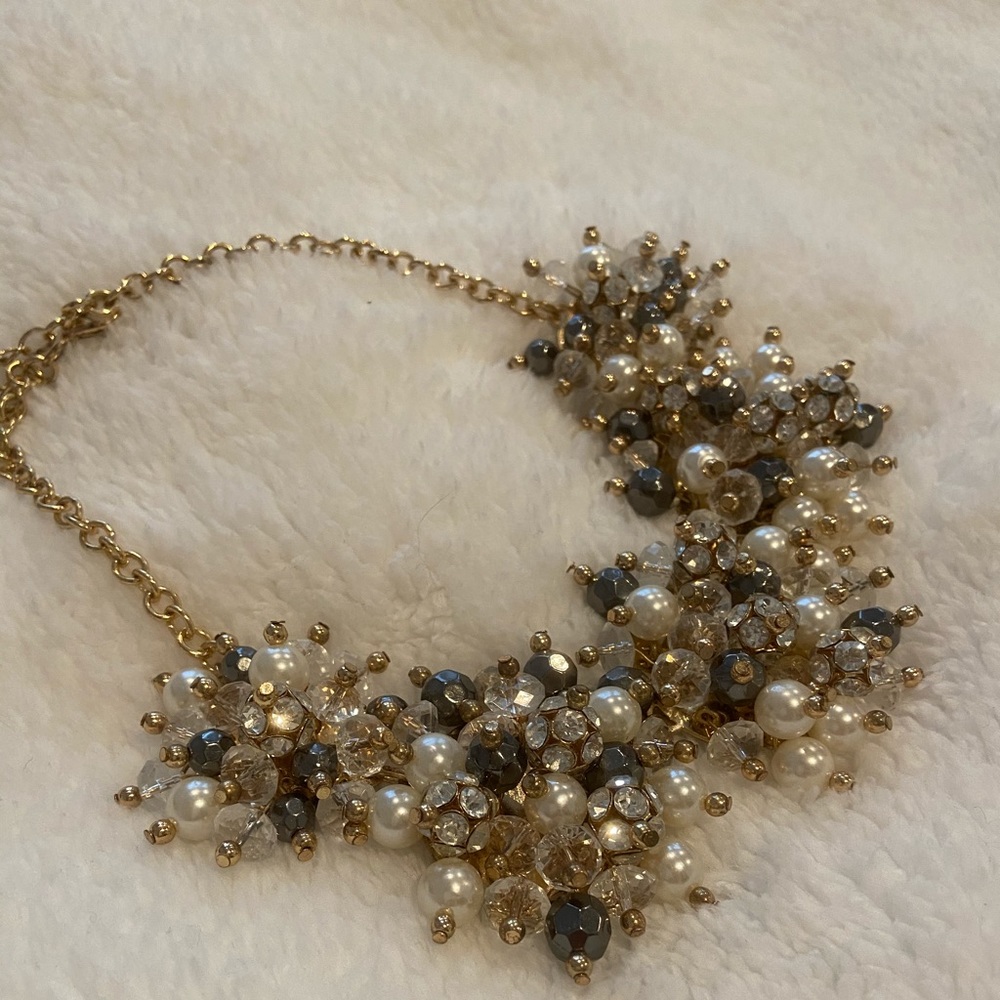 gold jeweled necklace (great for holidays!)